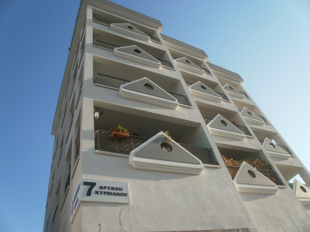 Alora Apartments Larnaka Exterior foto